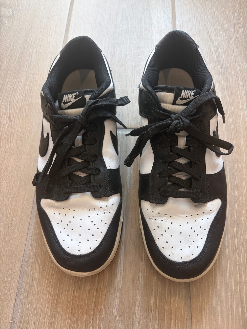 Nike Men’s Black and White Low-Top Sneakers
